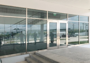 Bảo trì vách ngăn kính chống cháy - Đảm bảo độ bền và an toàn lâu dài